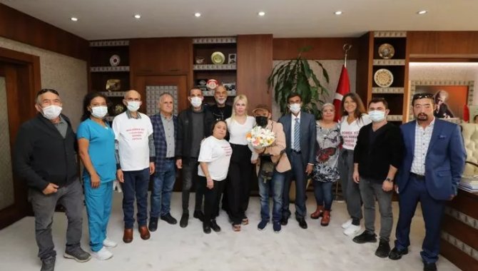 Akdeniz Üniversitesi Rektörü Özkan organ nakli olan hastalarla buluştu