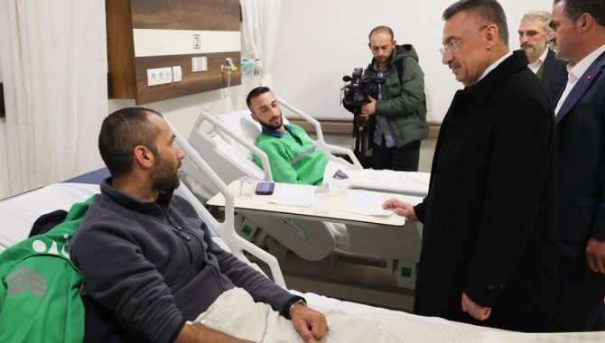Cumhurbaşkanı Yardımcısı Oktay, İstanbul'daki patlamada yaralananları ziyaret etti: