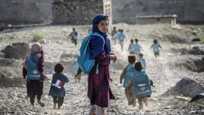 Afganistan'da ailelerin "tedavi" düşüncesiyle afyon verdiği çocuklar ölüm tehlikesiyle karşı karşıya