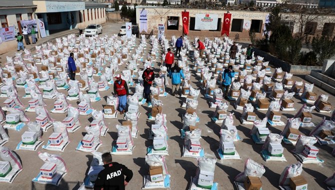 "İyilik Trenleri" ihtiyaç sahibi 700 binden fazla Afgan'a yardım eli uzattı