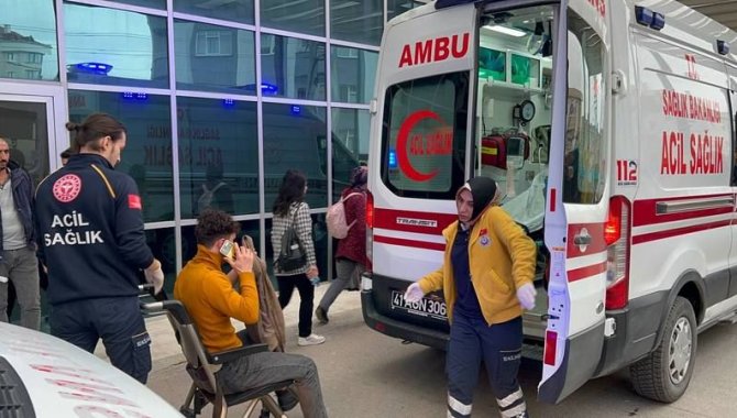Kocaeli'de darbedilen yabancı uyruklu genç hastaneye kaldırıldı