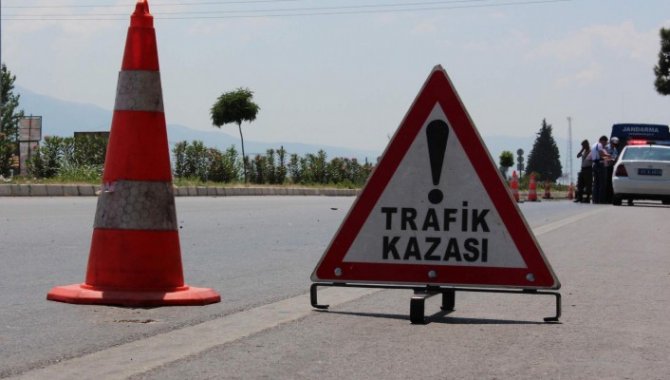 Trafik kazası nedeniyle yatağa bağımlı kalan oğlunun başından 9 yıldır ayrılmıyor