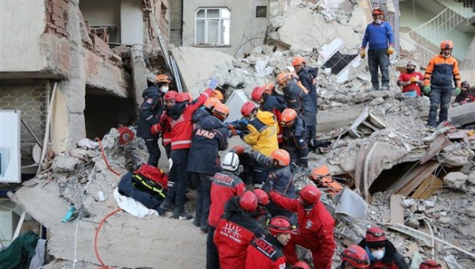 Enkaz Altından Çıkartılan Yaralılara Yapılması Gereken Hayati Müdahale