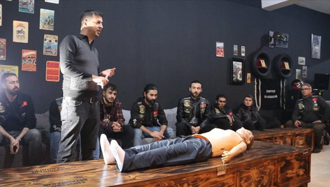 Sağlık çalışanlarından motosiklet sürücülerine gönüllü eğitim
