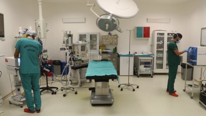 Şemdinli'de yeni alınan cihazlarla hastalara hizmet veriliyor