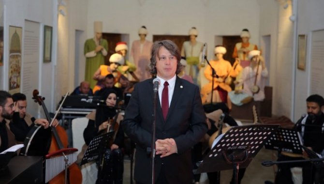 Edirne'de Balkan Çok Sesli Gençlik Korosu Sultan II. Bayezid Külliyesi Sağlık Müzesinde konser verdi