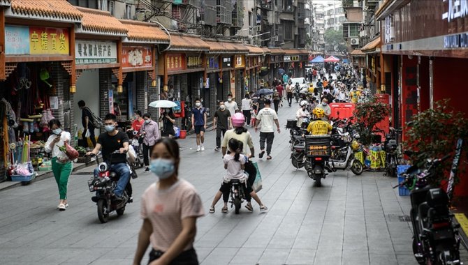 Çinliler, Kovid-19 politikasındaki yön değişikliğinden umutlu
