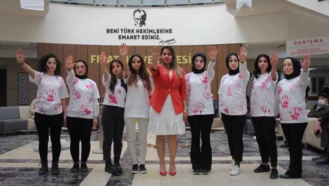 Üniversite öğrencilerinden "kadına yönelik şiddete karşı mücadele" etkinliği