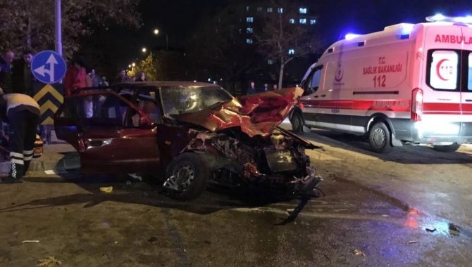 Konya'da otomobil ile ambulansın çarpıştığı kazada 8 kişi yaralandı