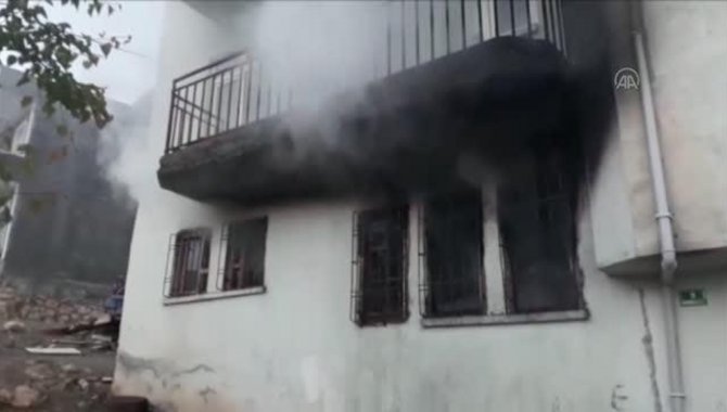 Malatya'daki yangında dumandan etkilenen 2 çocuk hastaneye kaldırıldı