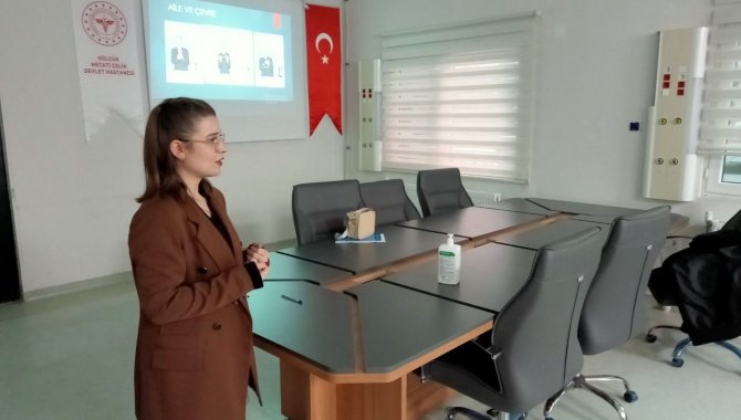 Gölcük'te hastane personeli işaret dili öğreniyor