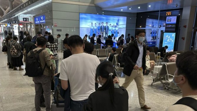 Çin, Kovid-19 nedeniyle askıya aldığı pasaport ve vize işlemlerini yeniden başlatıyor