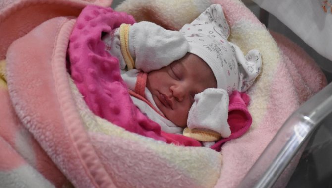 Malatya'da yılın ilk bebekleri ikizlere doktor ile ebenin ismini verdiler
