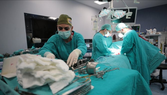 Yeni yıla zamanla yarıştıkları organ nakillerinde girdiler