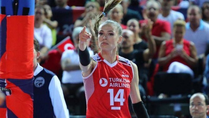 Milli voleybolcu Eda Erdem Dündar, zatürreye yakalandı