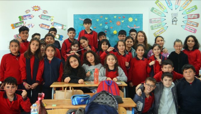 SMA hastası ve lösemili çocukların tedavisine katkı için bileklik örüyorlar