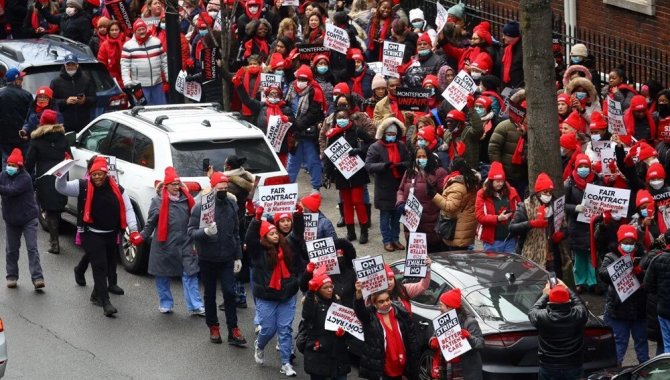 New York'taki iki hastane önünde 7 binden fazla hemşire grev yaptı