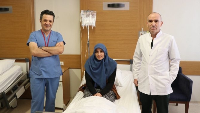 Elazığ'da yemek borusunda tümör tespit edilen kadın kapalı yöntemle tedavi edildi