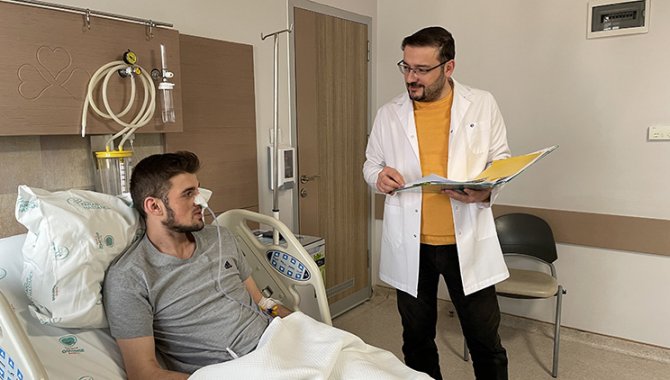 Karın ağrısı şikayetiyle bilinçsiz ağrı kesici kullanan genç hastanelik oldu