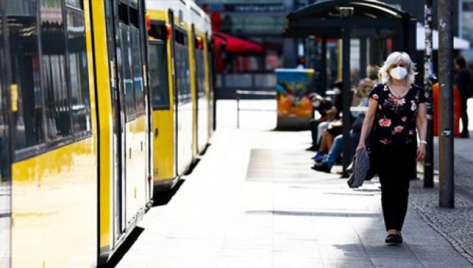 Almanya'da uzun mesafeli toplu taşımada maske zorunluluğu kaldırılıyor