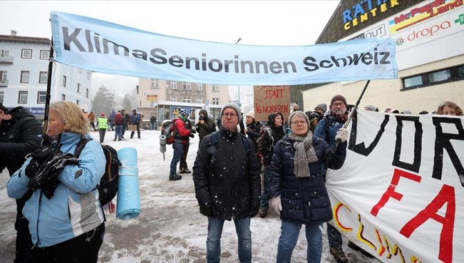 Davos, WEF'in açılışından önce iklim krizi protestosuna sahne oldu