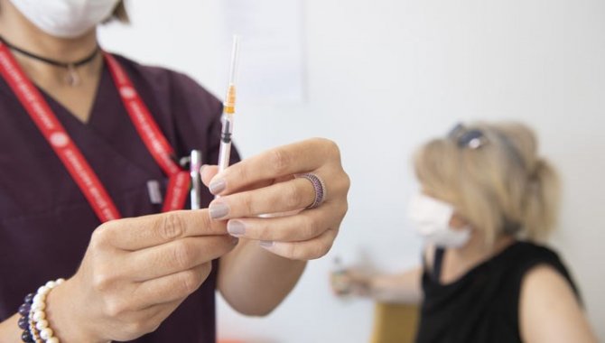 Uzmanından "Türkiye'ye yeni gelen 9'lu aşıyla rahim ağzı kanserinden korunmak mümkün" açıklaması