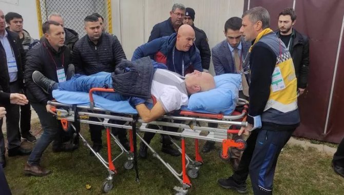 Tribünde kalp krizi geçiren Bandırmaspor taraftarı hayatını kaybetti