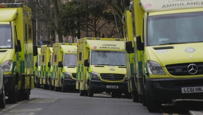 İngiltere'de ambulans çalışanları 10 yeni grev duyurusunda bulundu