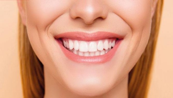 "Diş Estetiğinde Güzel Görüntü Kadar Dişin Fonksiyonu Da Önemsenmelidir"