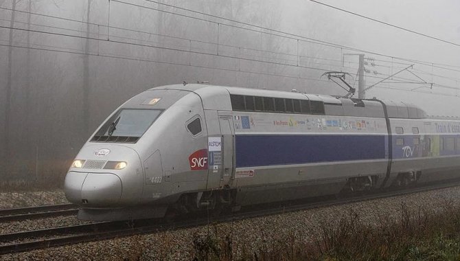 Fransa'da hamile yolcu Paris-Strazburg hızlı tren seferinde doğum yaptı