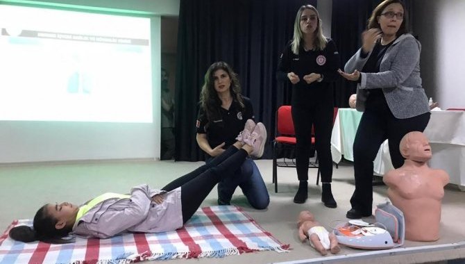 İzmir'de görme engellilere ilk yardım eğitimi