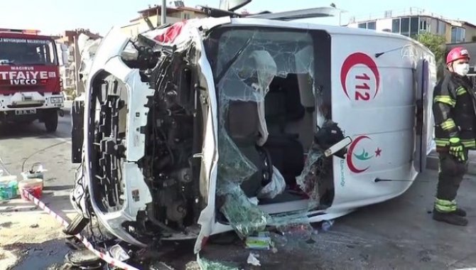 Çorum'da ambulansla otomobilin çarpıştığı kazada 6 kişi yaralandı