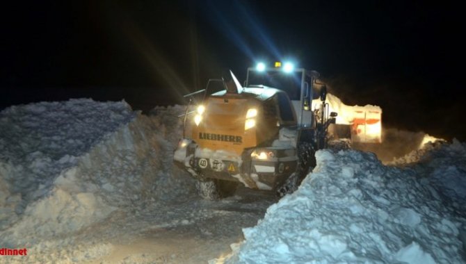 Muş'ta yolu kardan kapanan köydeki hasta için ekipler seferber oldu