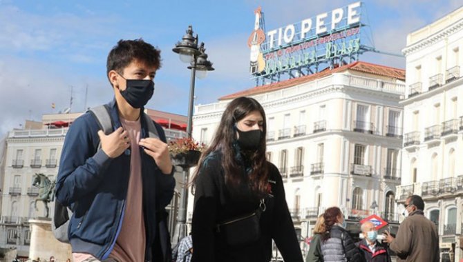 İspanya'da hastane, sağlık merkezi ve eczane dışında maske kullanma zorunluluğu kaldırılacak