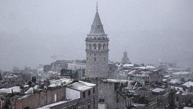 İstanbul'da kent merkezinde kar yağışı başladı