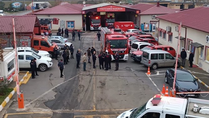 Karadeniz illerinden ekiplerin deprem bölgesine sevki sürüyor