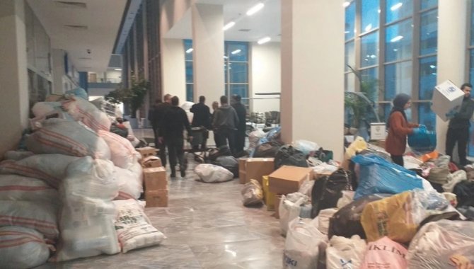 Erzurum'da doktor ve hemşireler yardım malzemeleriyle deprem bölgesine gitti