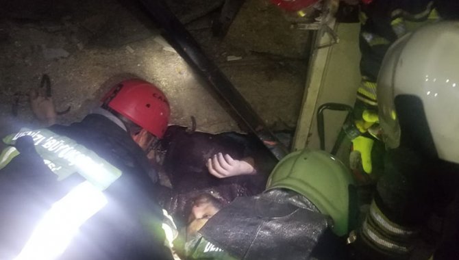Denizli'den deprem bölgesine giden ekipler enkaz altından 10 kişiyi kurtardı