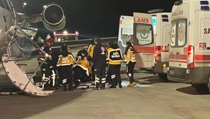 Depremzedeler Ambulans Uçakla Ankara’ya Getirildi