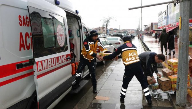 İzmir'den 602 gönüllü sağlık personeli deprem bölgesine hareket etti