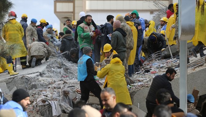 Uluslararası yardım ekiplerinin deprem bölgelerindeki faaliyetleri sürüyor
