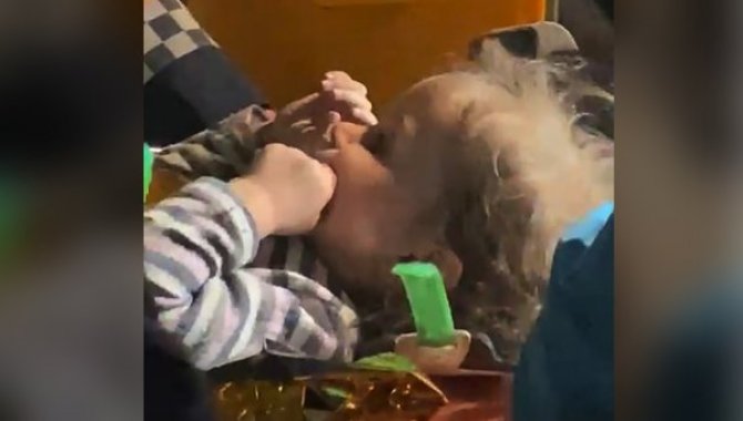 Hatay'da 1,5 yaşındaki Sela bebek ve ailesi depremden 96 saat sonra enkazdan kurtarıldı