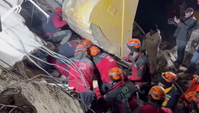 Adıyaman'da enkaz altında kalarak yaşamını yitiren sağlık çalışanı Reşadiye'de defnedildi