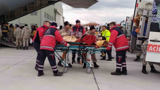 Deprem bölgelerinden İstanbul'a getirilen 3 bin 389 yaralı taburcu edildi