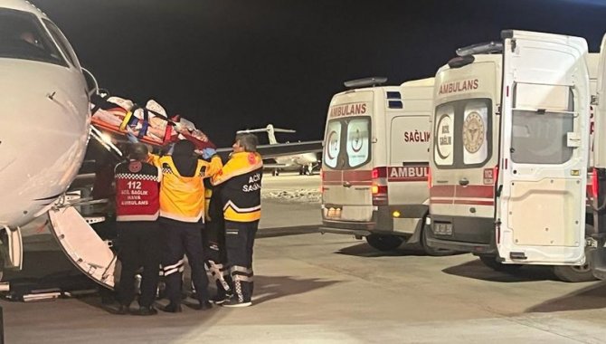Depremde yaralanan 44 kişi Adana'dan uçakla Ankara'ya sevk edildi