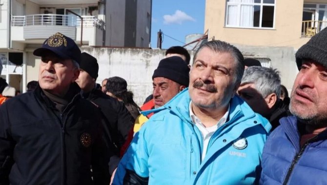 Milli Savunma Bakanı Akar ve Sağlık Bakanı Koca'dan Hatay kent merkezinde inceleme