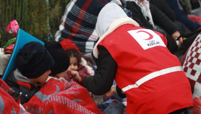 Türk Kızılaydan depremzedelere ruhsal travmalara karşı psikolojik ilk yardım