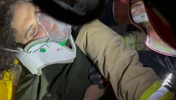 Hatay'da enkazdan kurtarılan Emine Doğu'dan "beni özel hastaneye götürmeyin" talebi