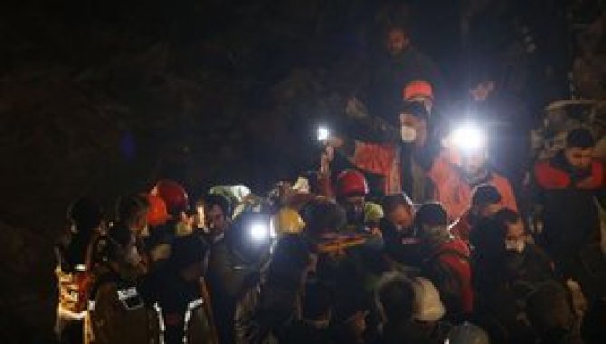 Hatay'da 201 saat sonra kurtarılan Emine öğretmenin tedavisi yoğun bakımda sürecek