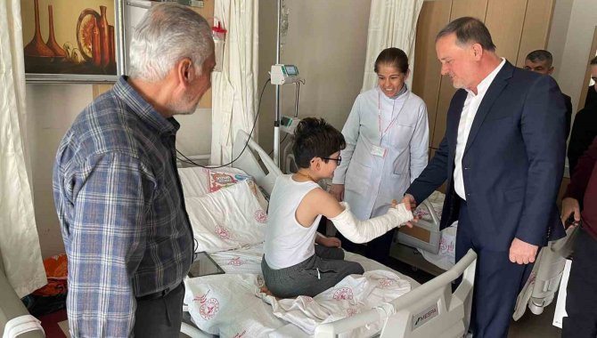 Başkan Tatlıdede Yaralı Depremzedeleri Ziyaret Etti